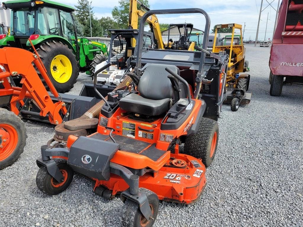 Kubota ZD326 Equipment Image0