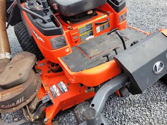 Image of Kubota ZD326 equipment image 2