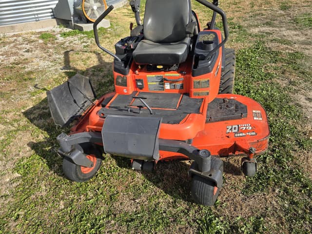 Image of Kubota ZD331 equipment image 3
