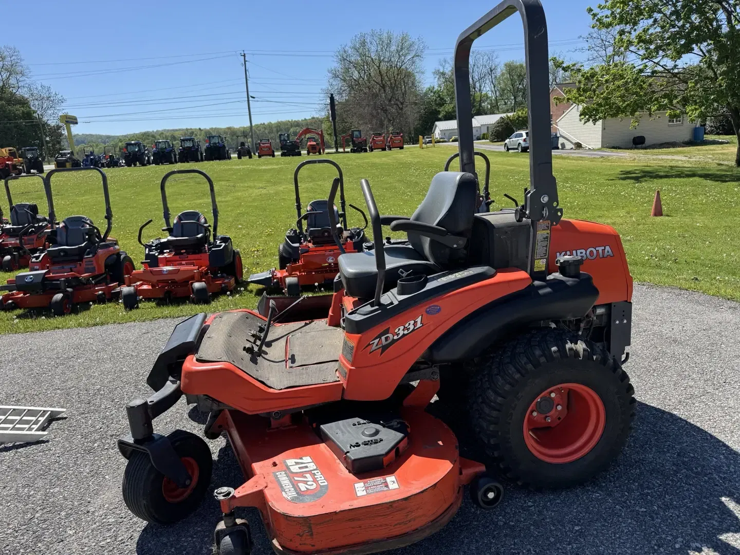Kubota ZD331 Equipment Image0