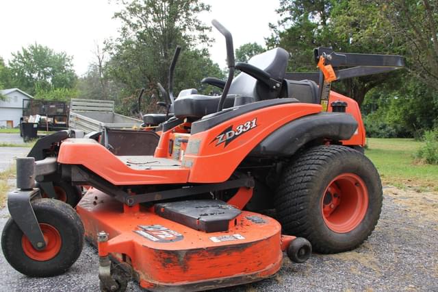 Image of Kubota ZD331 equipment image 3