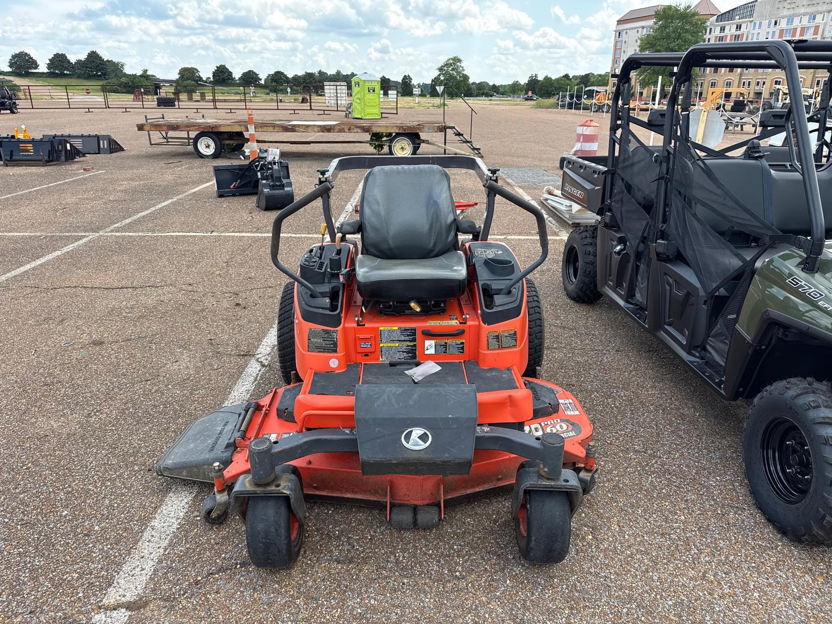 Kubota ZD331 Equipment Image0