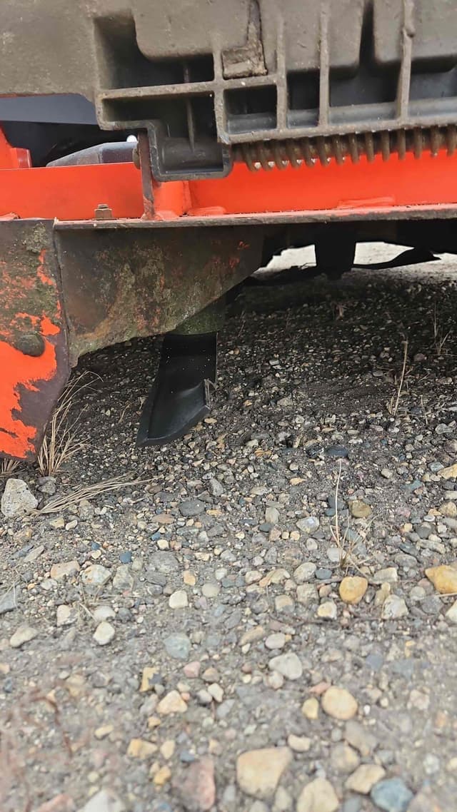 Image of Kubota ZD331LP-72 equipment image 2