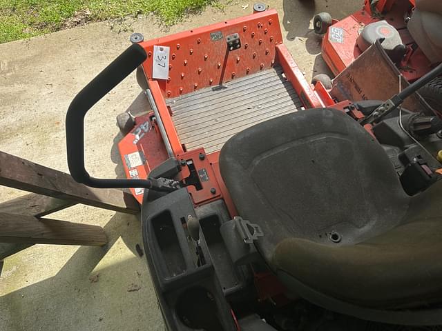 Image of Kubota Z122R equipment image 4