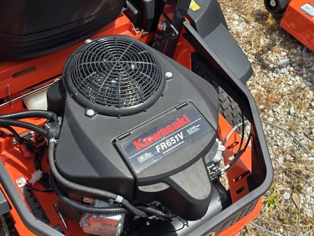 Image of Kubota Z232KW-42 equipment image 3
