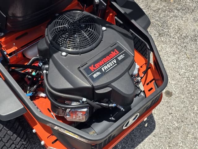 Image of Kubota Z232KW-42 equipment image 3