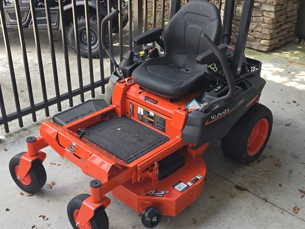2026 Kubota Z232KW-42 Equipment Image0