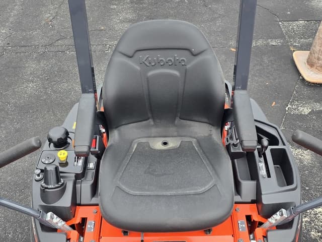 Image of Kubota Z232KW-42 equipment image 2