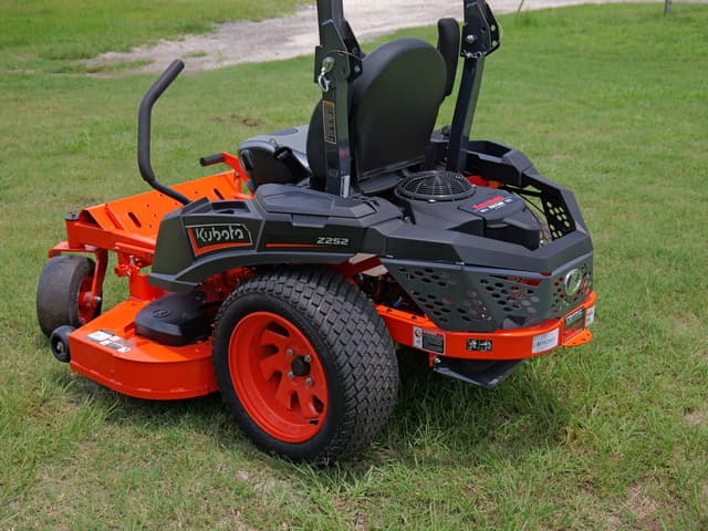 Image of Kubota Z252KW-54 equipment image 3