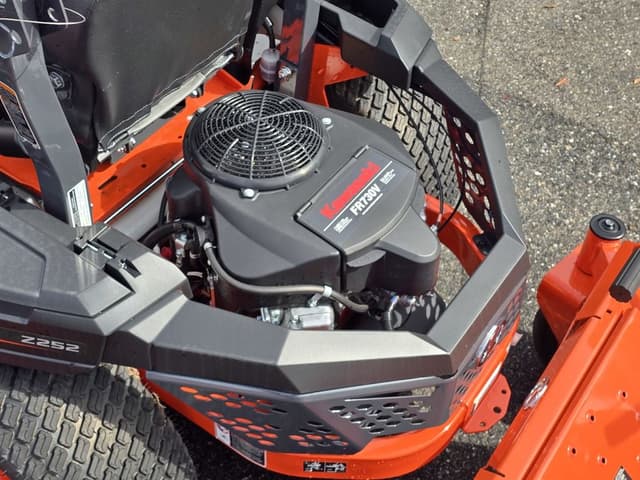 Image of Kubota Z252KW-54 equipment image 2