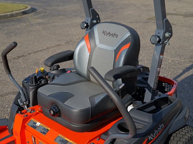 Image of Kubota Z422KWTNC-60 equipment image 4