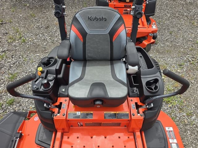Image of Kubota Z422KWTNC-60 equipment image 2