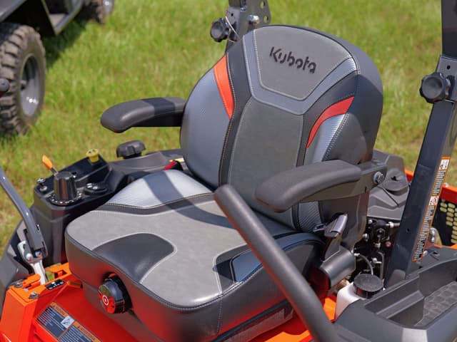 Image of Kubota Z422KWTNC-60 equipment image 4