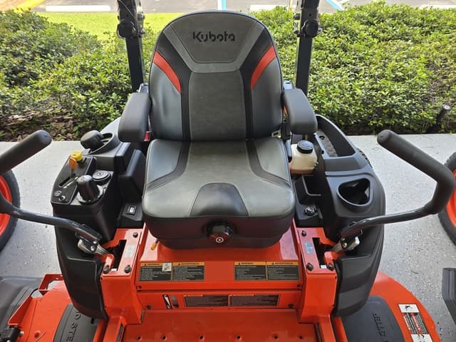 Image of Kubota Z422KWTNC-60 equipment image 2