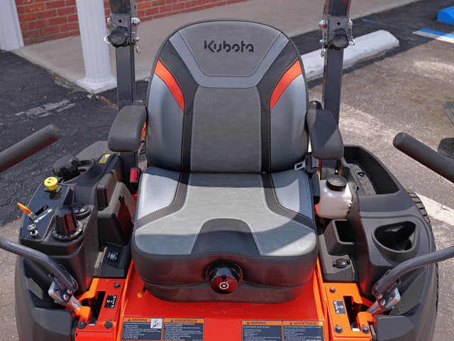 Image of Kubota Z422KWTNC-60 equipment image 2