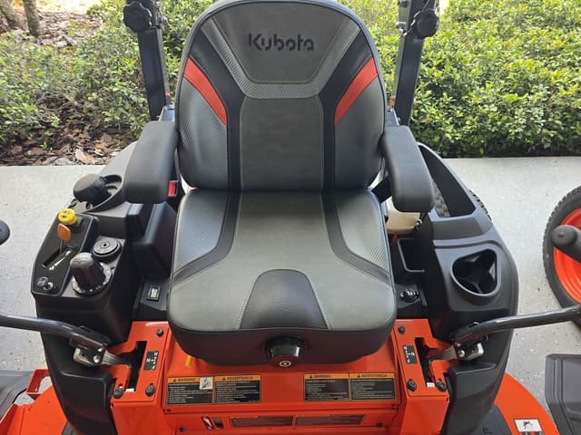 Image of Kubota Z422KWTNC-60 equipment image 2