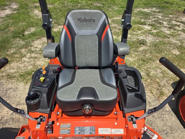 Image of Kubota Z724 equipment image 2