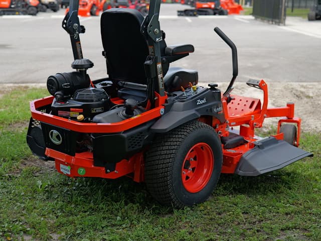 Image of Kubota Z724XKWNC-48 equipment image 3