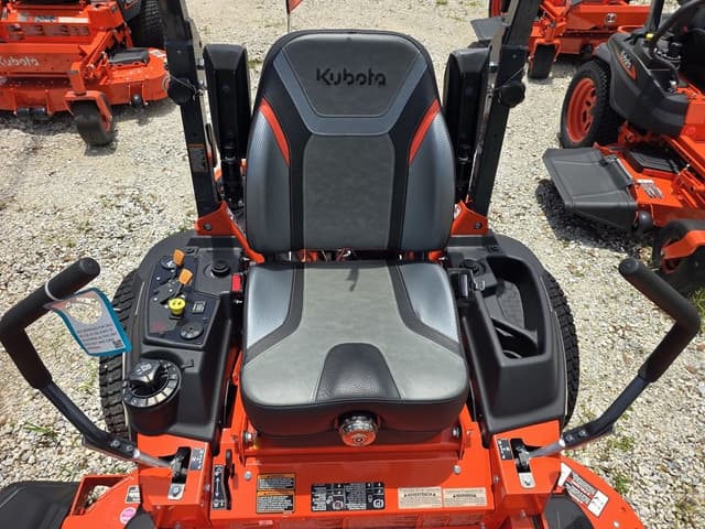 Image of Kubota Z726XKWNC-60 equipment image 2