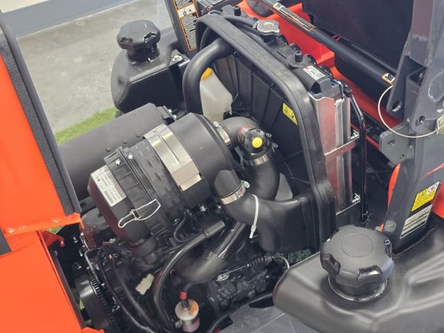 Image of Kubota ZD1211-3-60 equipment image 4