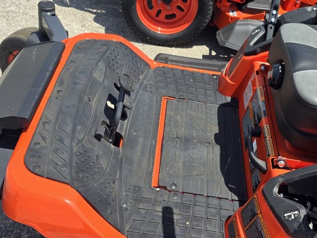 Image of Kubota ZD1211L-3-72 equipment image 3