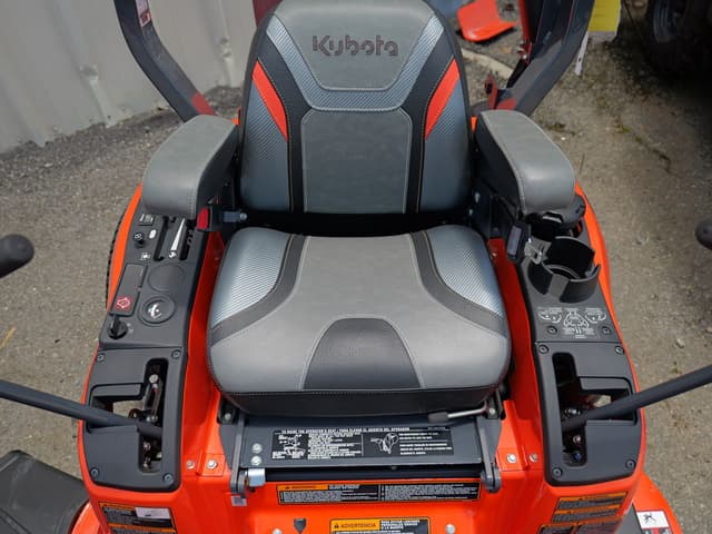 Image of Kubota ZG222 equipment image 2
