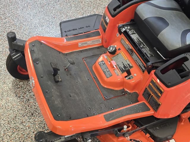 Image of Kubota ZG222 equipment image 4