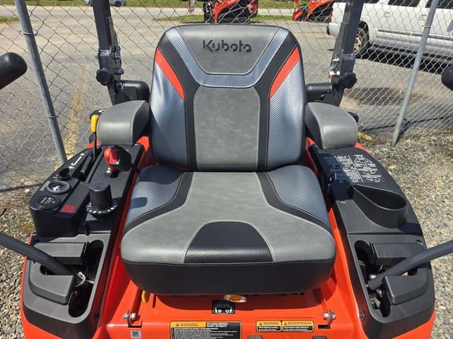 Image of Kubota ZG327 equipment image 2