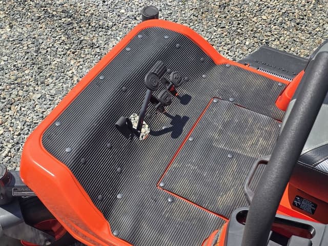 Image of Kubota ZG327 equipment image 3