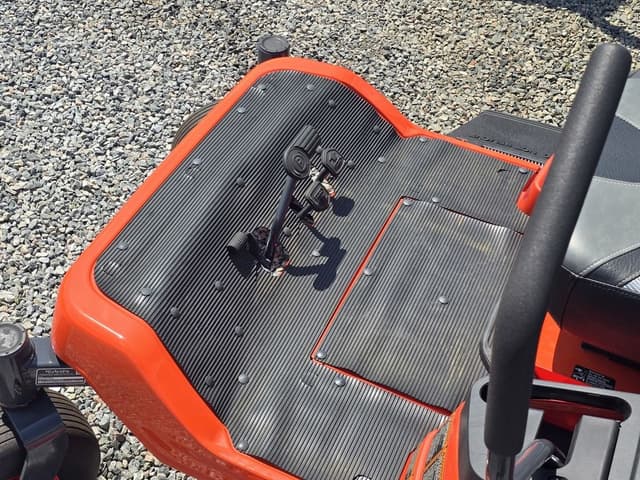 Image of Kubota ZG327 equipment image 3