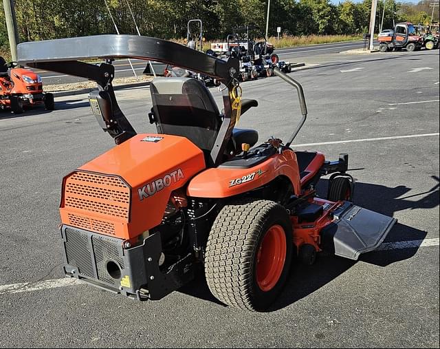 Image of Kubota ZG227 equipment image 4