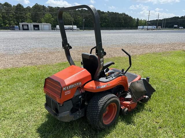 Image of Kubota ZG227 equipment image 4