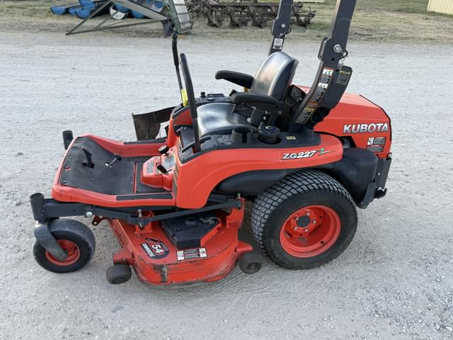 Image of Kubota ZG227 equipment image 3