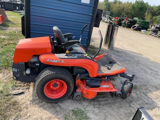 Image of Kubota ZG227Z equipment image 3