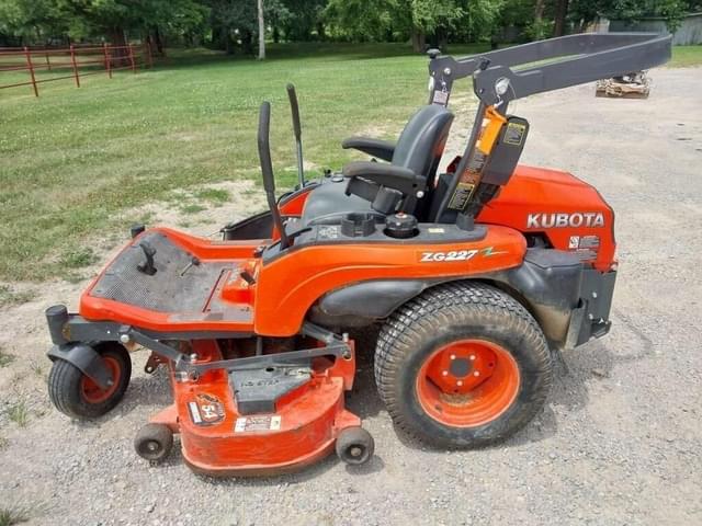 Image of Kubota ZG227Z equipment image 4