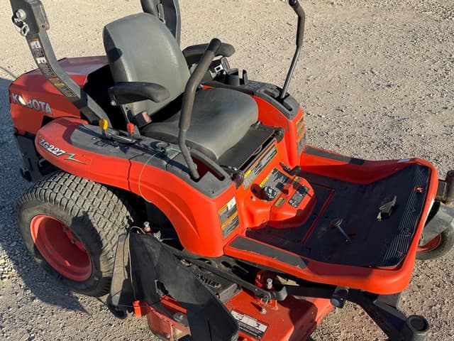 Image of Kubota ZG227Z equipment image 4