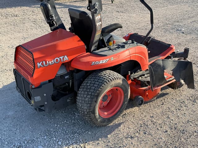 Image of Kubota ZG227Z equipment image 2
