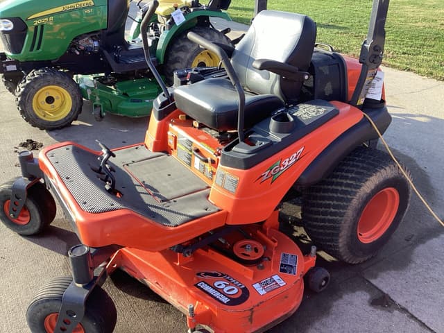 Image of Kubota ZG327 equipment image 4