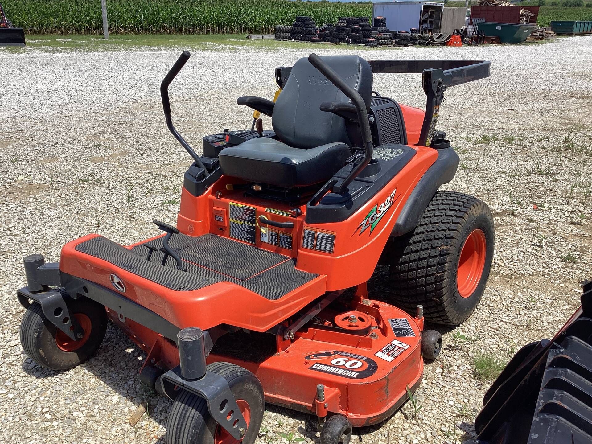 Kubota ZG327 Equipment Image0