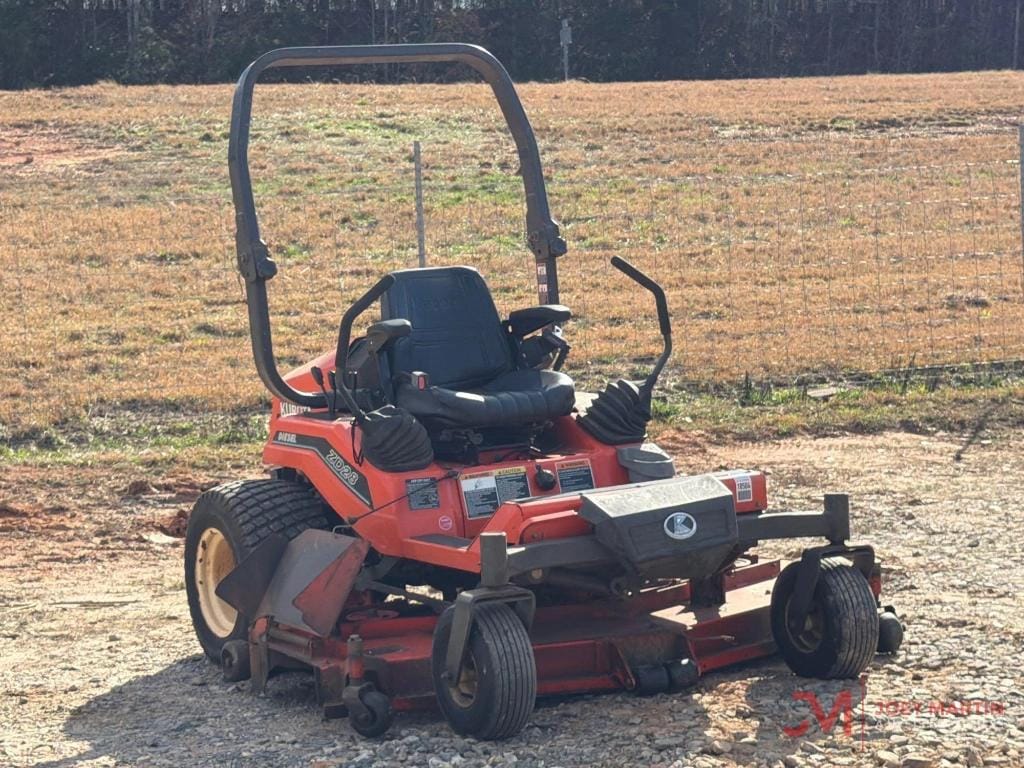 Kubota ZD28 Equipment Image0