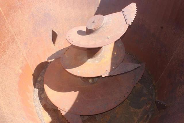 Image of Kuhn 1360 equipment image 4