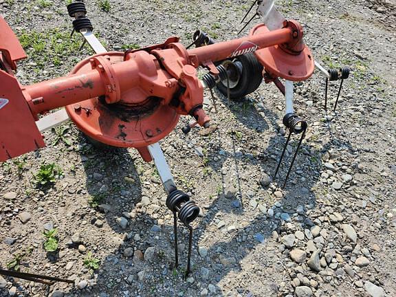 Image of Kuhn GF440T equipment image 3
