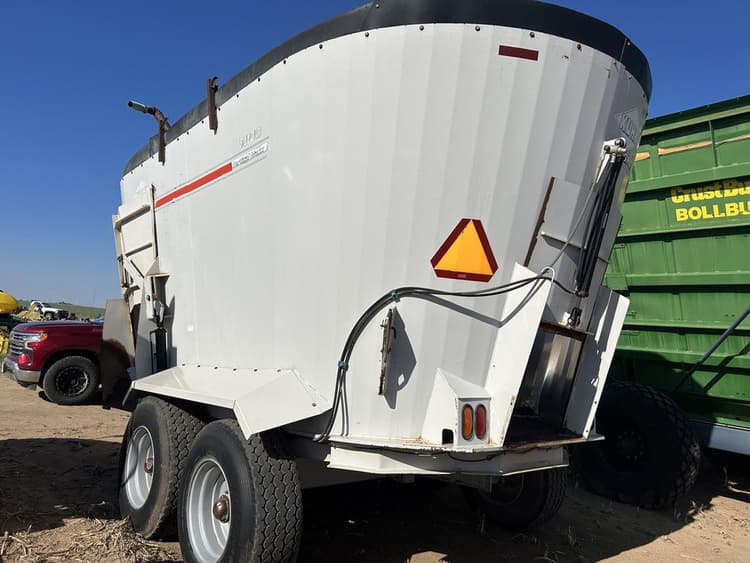Kuhn Knight 51100 Vertical Maxx Hay and Forage Grinders/Mixers for Sale