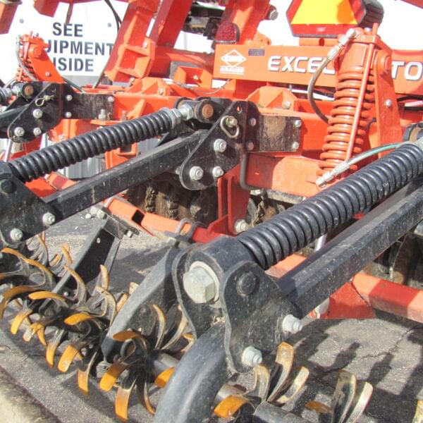 Image of Kuhn Krause Excelerator 8000 equipment image 4