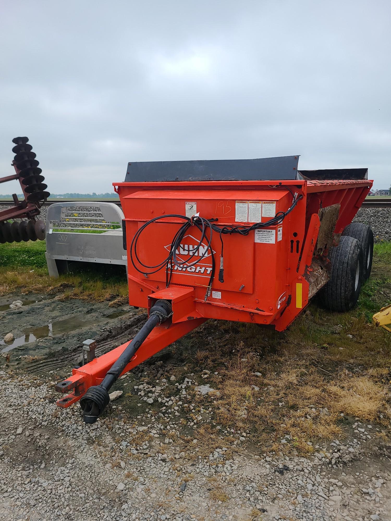 Kuhn Knight 8118 Manure Handling Manure Spreaders Dry for Sale