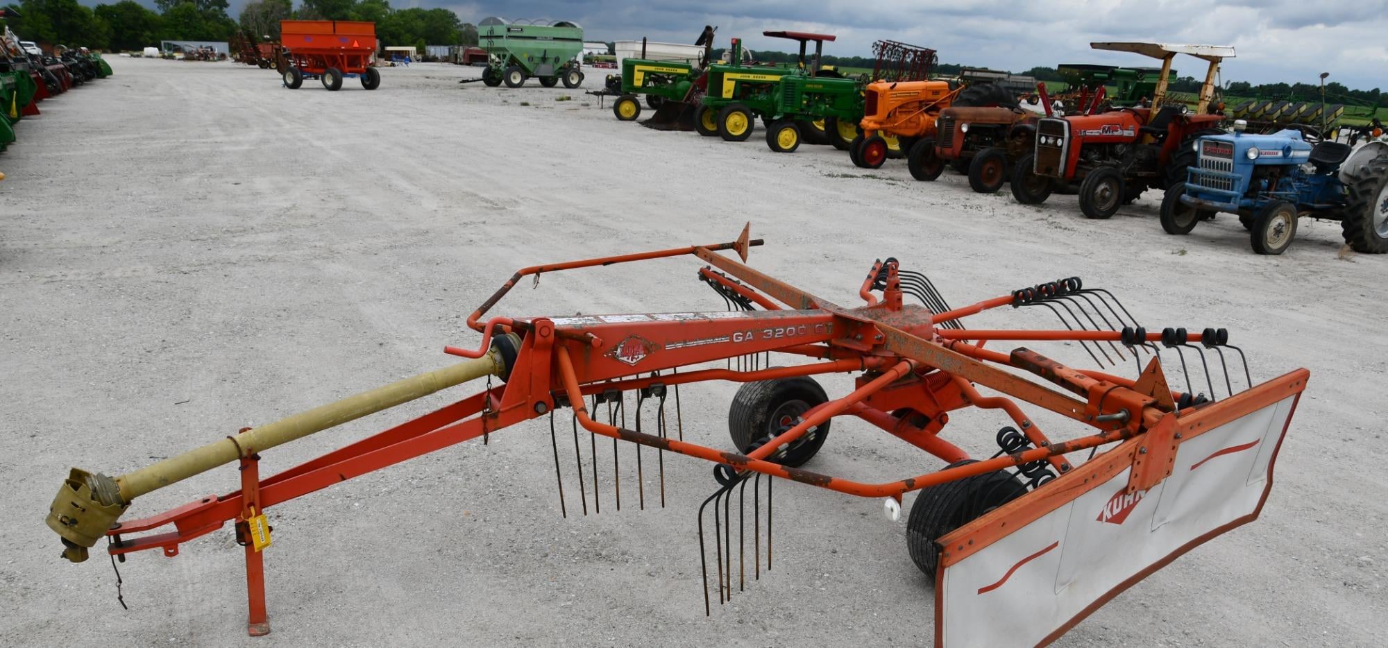 SOLD - Kuhn GA 3200 GT Lot No. 4e6bcdc7fc1def118ee8000d3acfdee0 Hay and ...