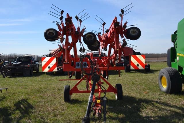 Image of Kuhn GF8702T equipment image 2