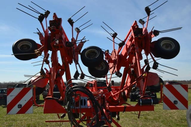 Image of Kuhn GF8702T equipment image 4