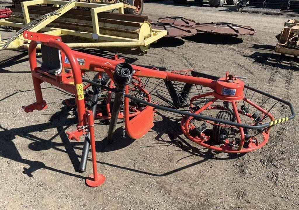 Kuhn Haybob 300 Equipment Image0