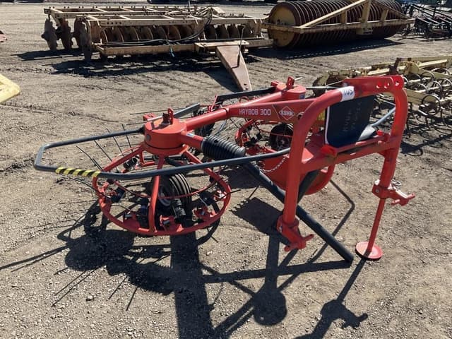 Image of Kuhn Haybob 300 equipment image 2